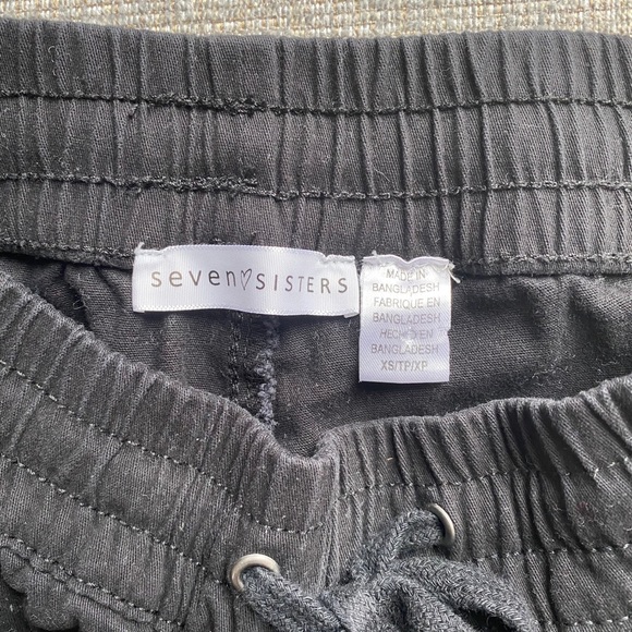 Seven Sisters black shorts XS - Picture 3 of 3